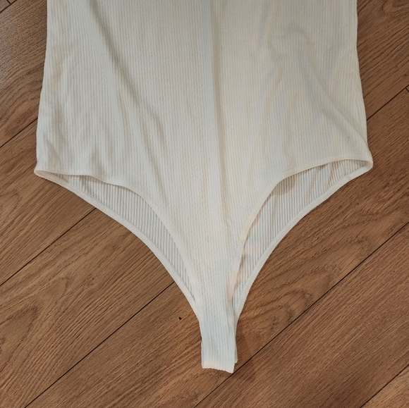 Ruffle Sleeve Bodysuit-M - Picture 7 of 10